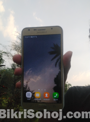 Samsung  Model:  Galaxy J7